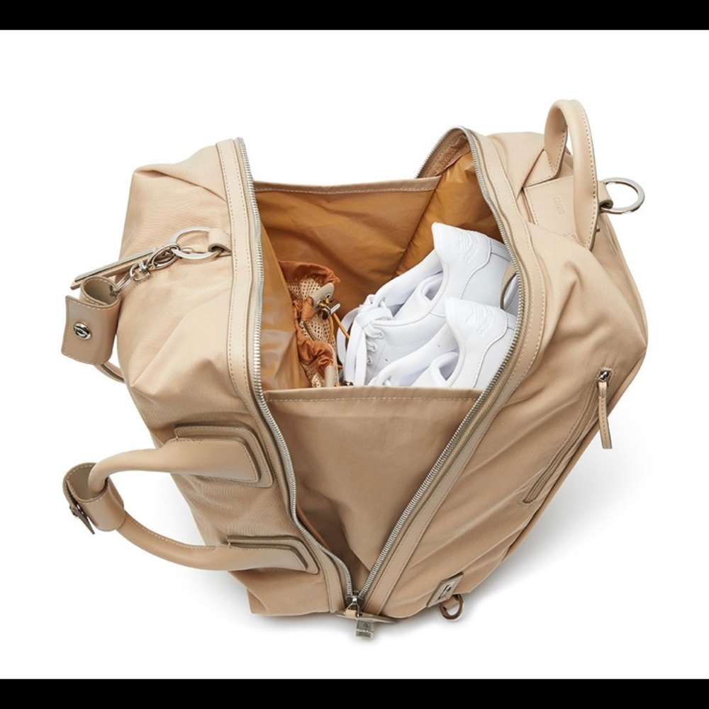 Caraa Medium Convertible Studio Bag
